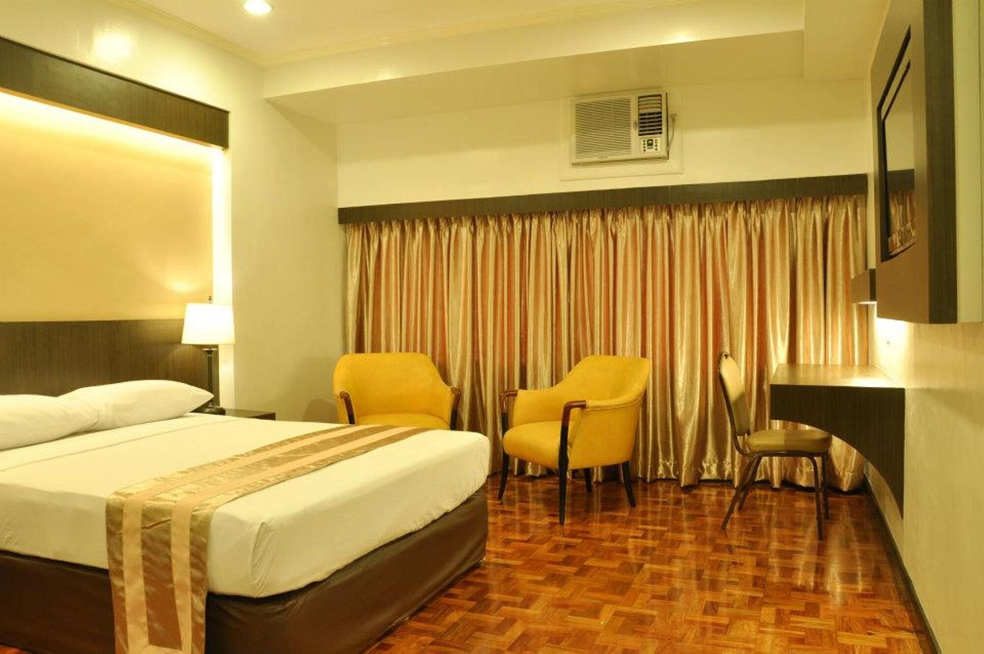 Richville Hotel Mandaluyong Exterior photo