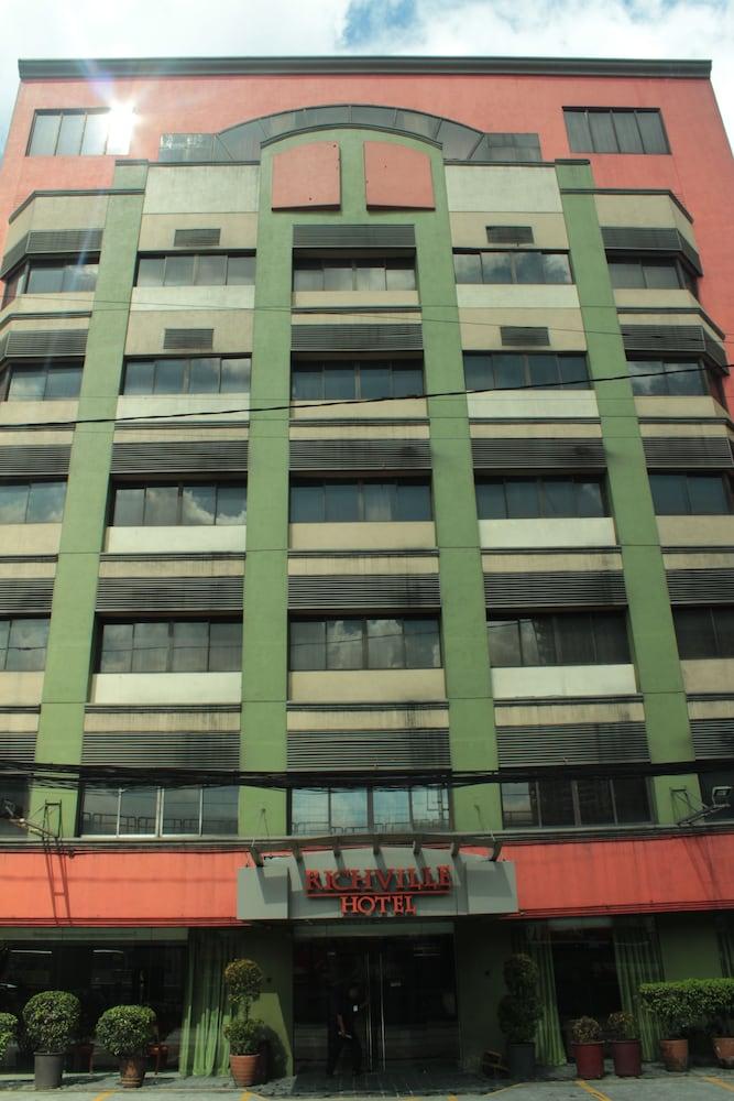 Richville Hotel Mandaluyong Exterior photo