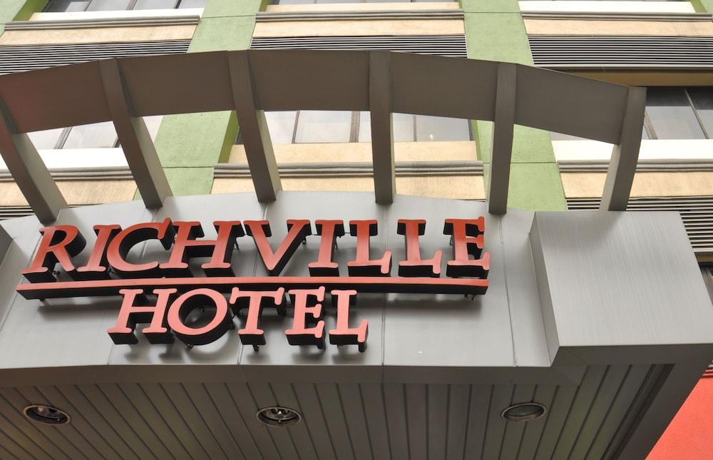 Richville Hotel Mandaluyong Exterior photo